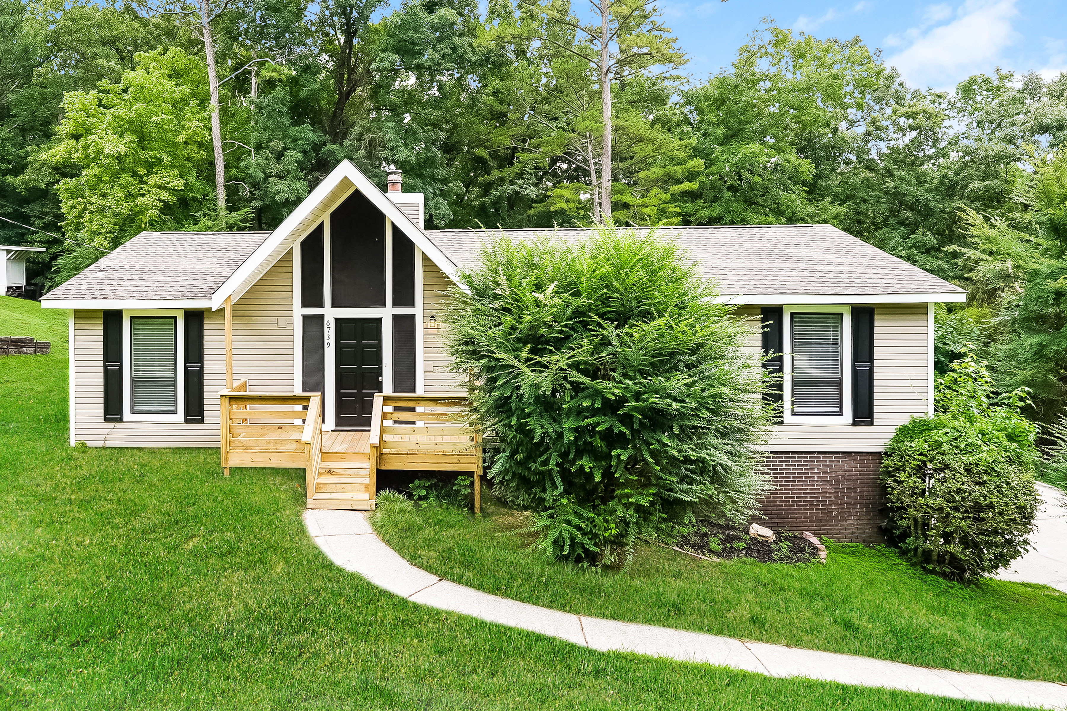 6739 Ridgewood Drive pinson, AL 35126